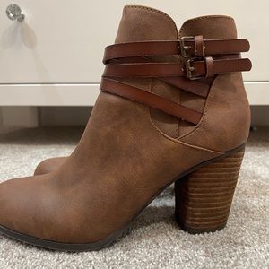 Madden Girl brown leather ankle boots. Size 8